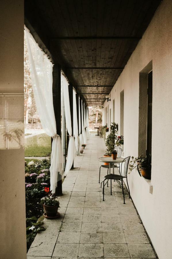Akmens Stasti / Stone Stories Hotel Kaltene Exterior foto